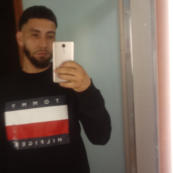 Profile Picture of Daniel Pratts (@danielpratts) on Poshmark