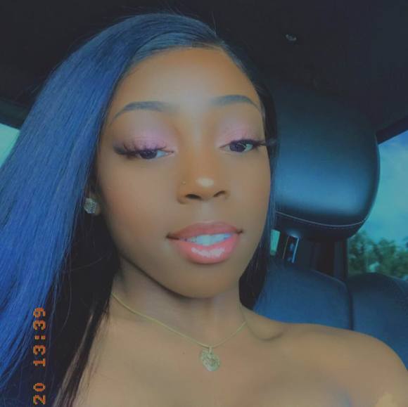 Profile Picture of Veyance Sheals (@divav9) on Poshmark