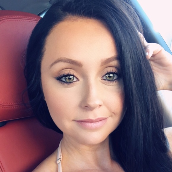 Profile Picture of Albana Llulla (@allulla10) on Poshmark