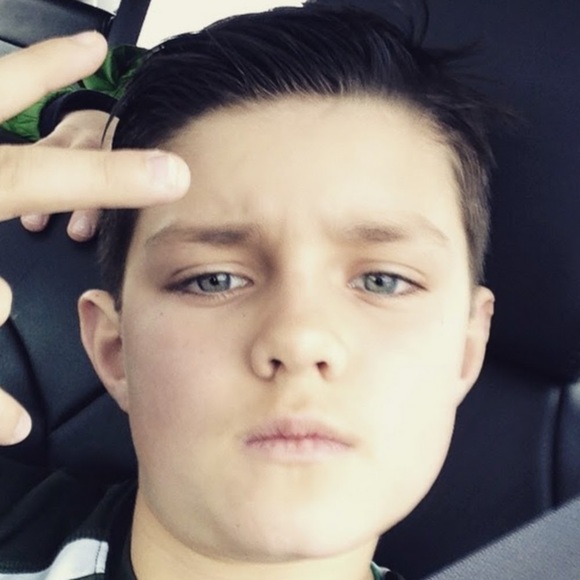 Profile Picture of Adam Glynn (@pooferfeeish) on Poshmark