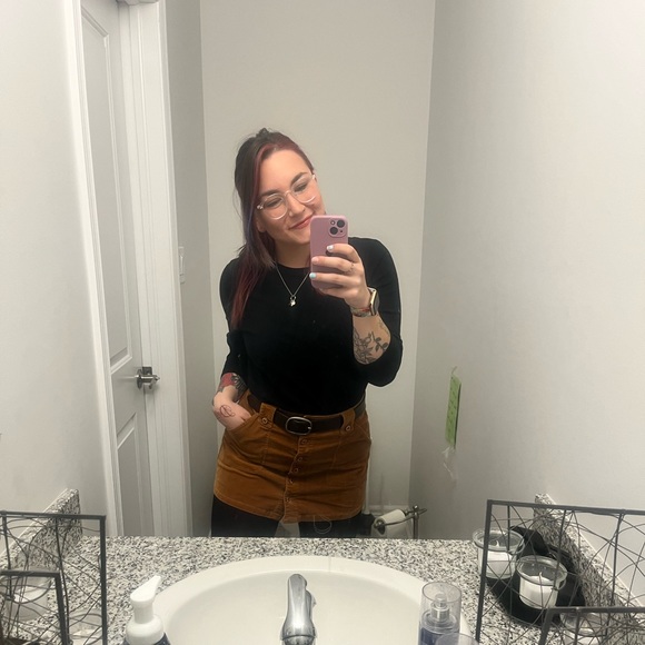 Profile Picture of Ashley Charlebois (@mokey131) on Poshmark