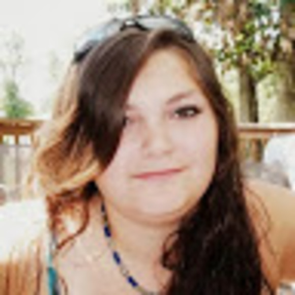 Profile Picture of Taylor Marks (@tlieghmarks22) on Poshmark
