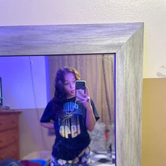 Profile Picture of Kim Laseke (@kimlaseke) on Poshmark