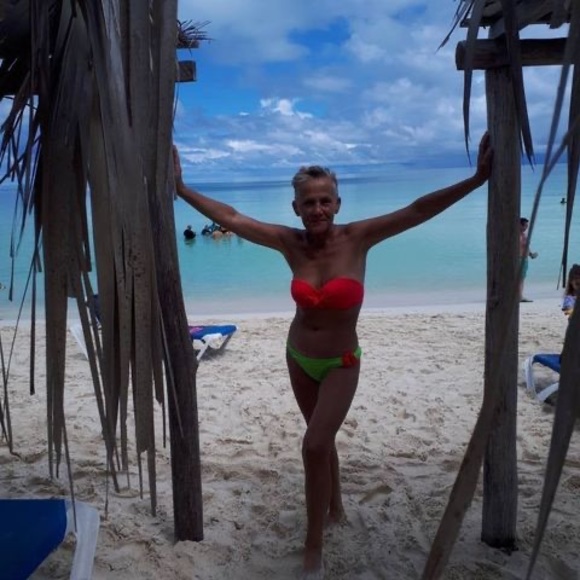 Profile Picture of Renata-iwona Skowron (@iwona3333) on Poshmark