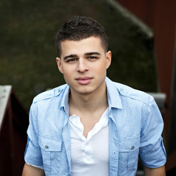 Profile Picture of Julian Troiano (@juliantroiano) on Poshmark