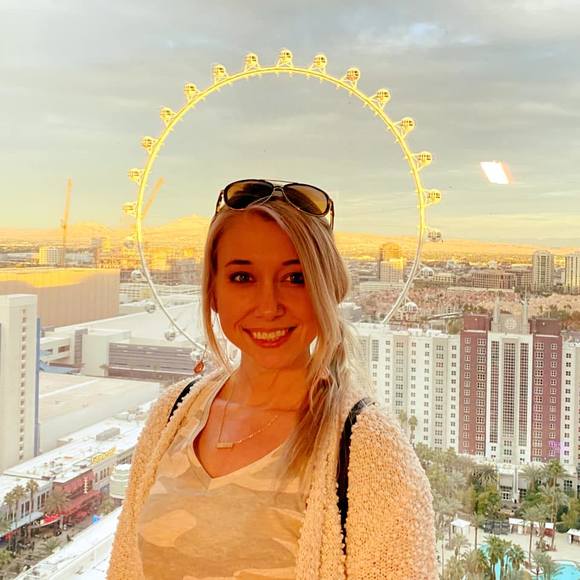 Profile Picture of Lynn Page (@linlin81) on Poshmark