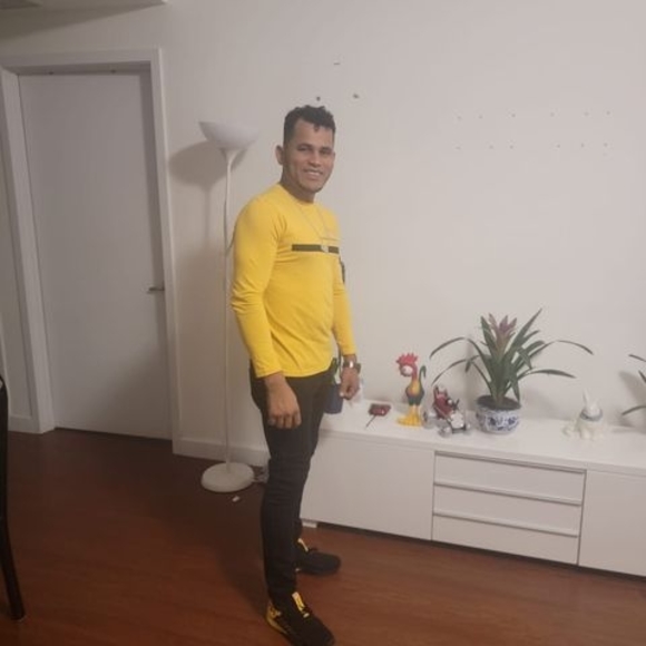 Profile Picture of Asner Rivas (@ezequiel29rivas) on Poshmark