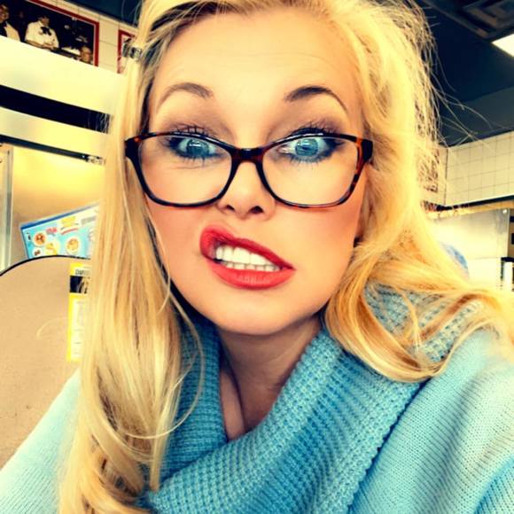 Profile Picture of Dede Buras (@kool_kat_lady) on Poshmark