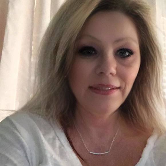 Profile Picture of Kelli Singleton (@srusskell) on Poshmark