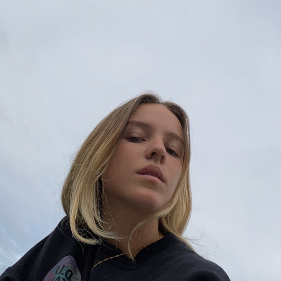 Profile Picture of Auden Barbour (@audenbarbour) on Poshmark