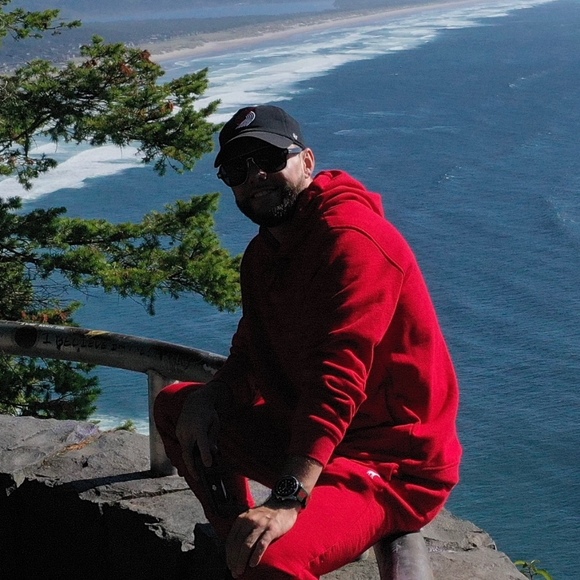 Profile Picture of Jaren Kamerer (@jarenk86) on Poshmark