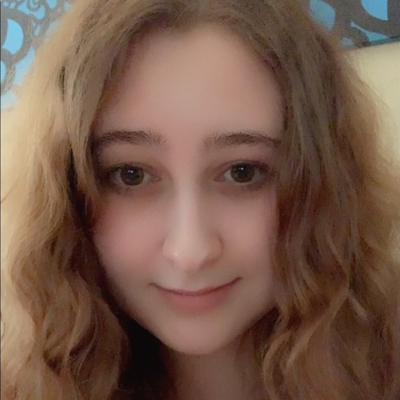 Profile Picture of Leah Bailey (@starrgirl19) on Poshmark