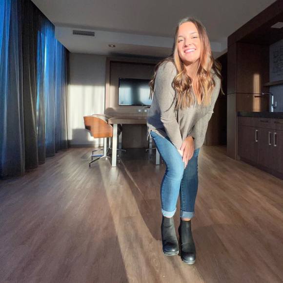 Profile Picture of Colleen Vandecar (@colleenvandecar) on Poshmark