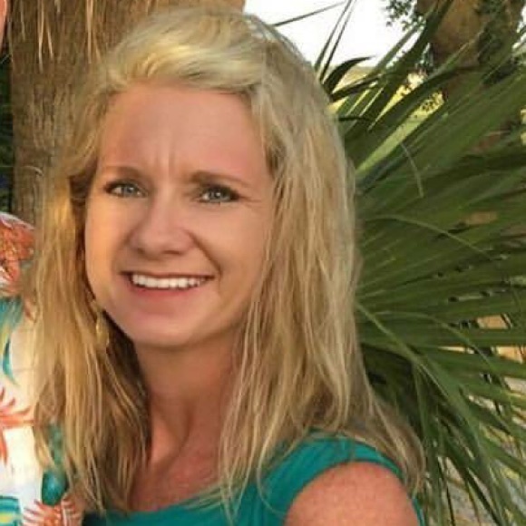 Profile Picture of Tracey Matthews (@traceymatthews) on Poshmark