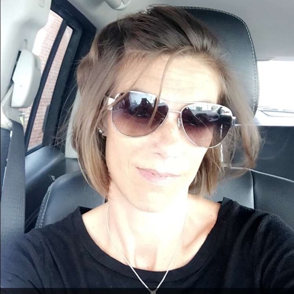 Profile Picture of Jessica Stouffer (@stoufferjess) on Poshmark