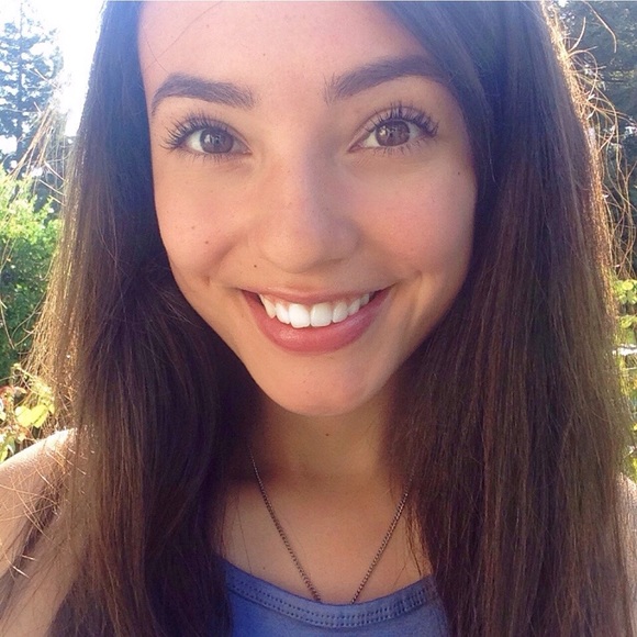 Profile Picture of Danielle Cuellar (@danielle2020) on Poshmark