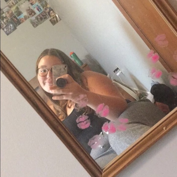 Profile Picture of Claire Armitage (@claireiosbel18) on Poshmark