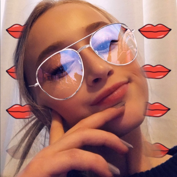Kennedy Banfill - Poshmark Profile Picture of Kennedy Banfill (@kennedybanfill) on Poshmark