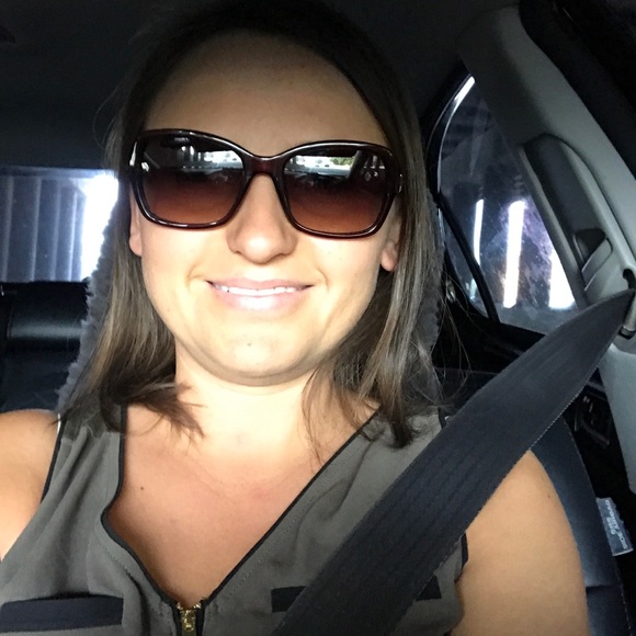 Profile Picture of Nadia Abramchuk (@lapotulya) on Poshmark