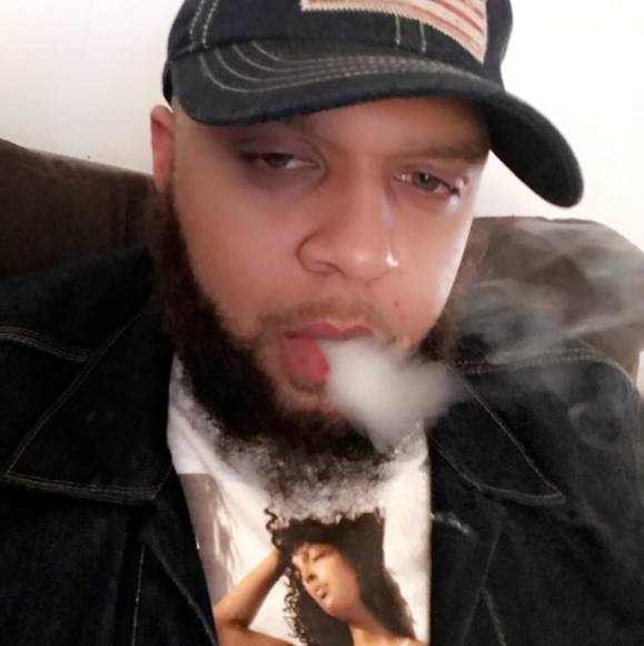 Profile Picture of Quinn Harris (@ooldhead) on Poshmark