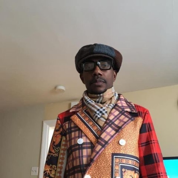 Profile Picture of Lebref Pepino (@pepin_axmen) on Poshmark