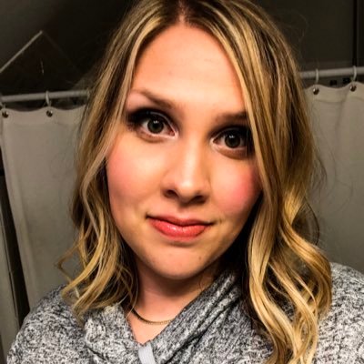 Profile Picture of Kara Smith (@karabou12) on Twitter