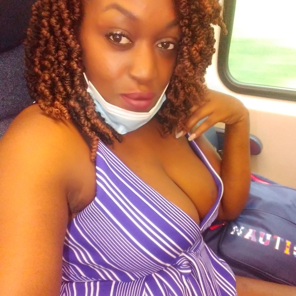 Profile Picture of Deanna Parmely (@deannaparmely) on Poshmark