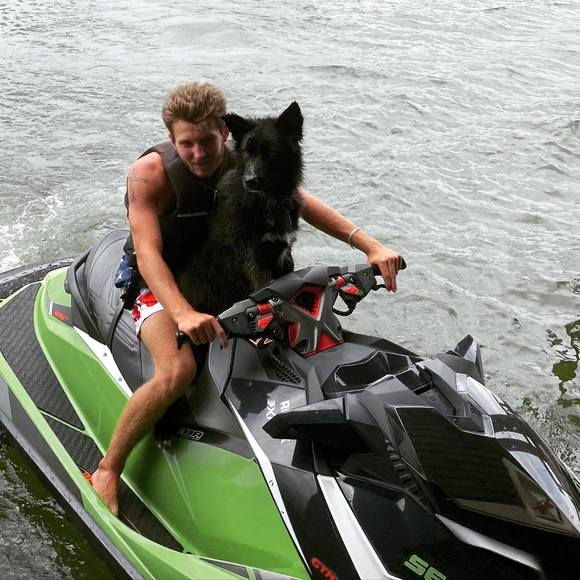 Profile Picture of Andrew Weaver (@andrew_weaver) on Poshmark