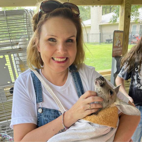 Profile Picture of Ashley Breakfield (@awbreakfield) on Poshmark