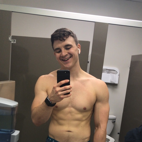 Profile Picture of Alec Wallace (@alecwallace01) on Poshmark