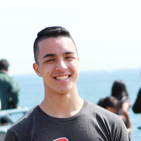 Allen Shadan - Poshmark Profile Picture of Allen Shadan (@allensells) on Poshmark