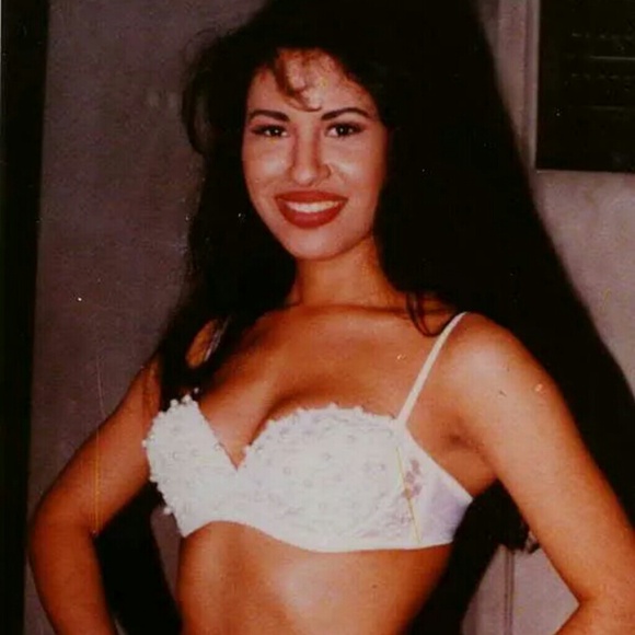Profile Picture of Melody Alvarez (@mel_o_dy) on Poshmark