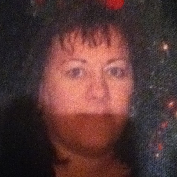 Profile Picture of Amanda Martin (@a3821) on Poshmark