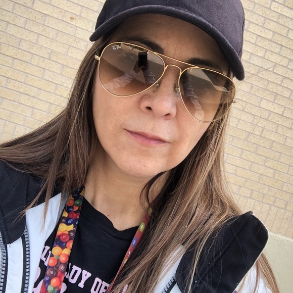 Profile Picture of Frances Fabela (@frances_70) on Poshmark