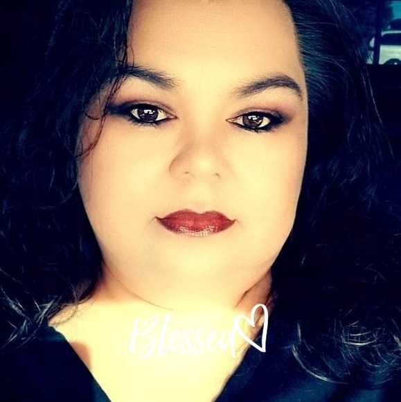 Profile Picture of Connie Romero (@connie4567) on Poshmark