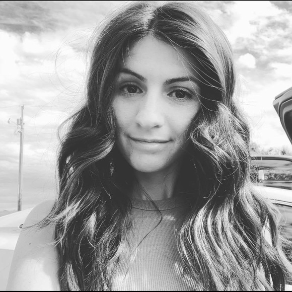 Profile Picture of Jenna Schimizzi (@jrenae0) on Poshmark