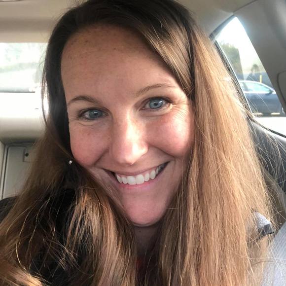 Profile Picture of Lisa Hudson (@ptmommie33) on Poshmark