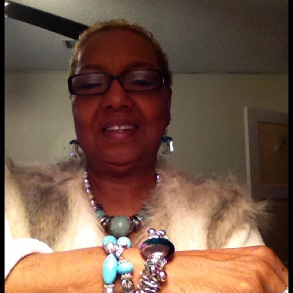Profile Picture of Carolyn Crumpton (@mrssenior) on Poshmark