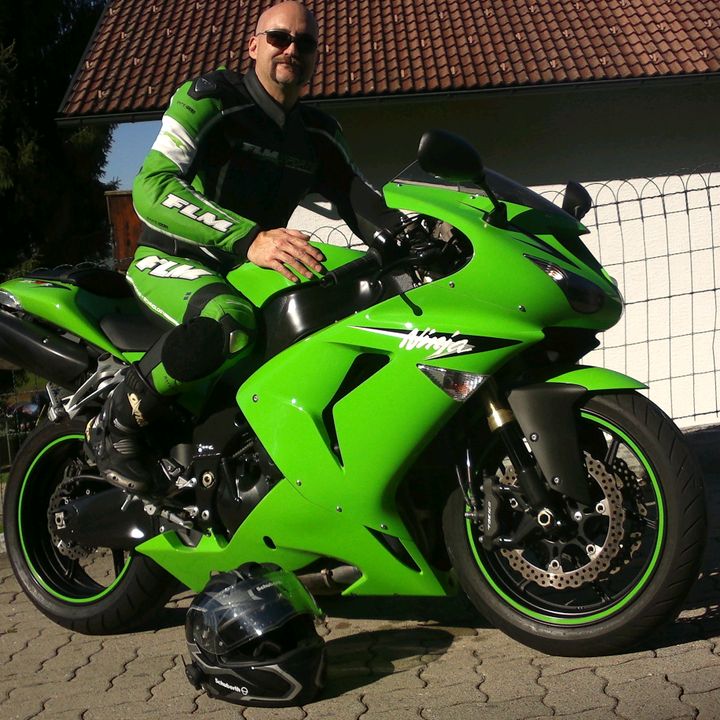 Profile Picture of Chris (@chrishfel) on Tiktok