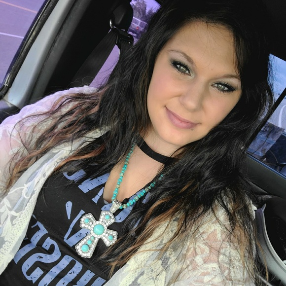 Profile Picture of Skye Tuey (@skye_tuey) on Poshmark