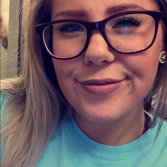 Profile Picture of Katherine Knaggs (@katieloraine430) on Poshmark