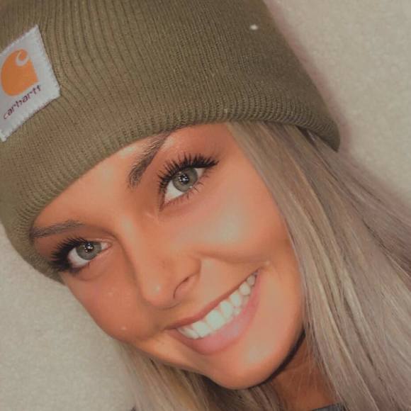 Profile Picture of Crystal Sexton (@sextonkruzn) on Poshmark