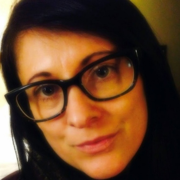 Profile Picture of Heidi Gaebler (@heidideal) on Poshmark