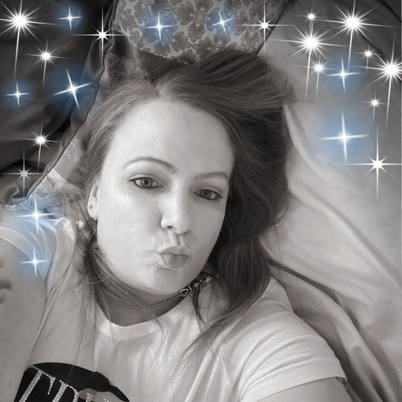 Profile Picture of Kelly Witter (@witterk2019) on Poshmark