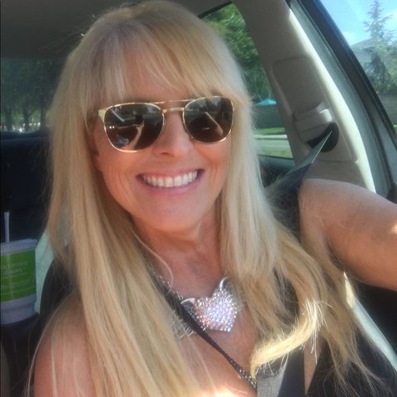 Profile Picture of Cindy Craddock-biletnikoff (@biletnikoff) on Poshmark