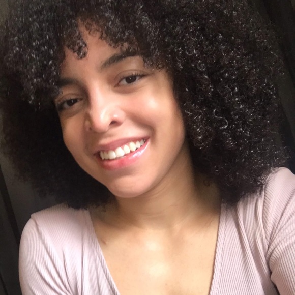 Profile Picture of Maya Evans (@mkfun) on Poshmark