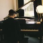 Profile Picture of chris eisenberg (@chrisplayskeyboard) on Instagram