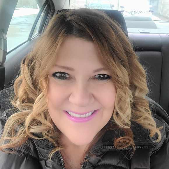 Profile Picture of Lynn Relyea (@lynnrelyea) on Poshmark