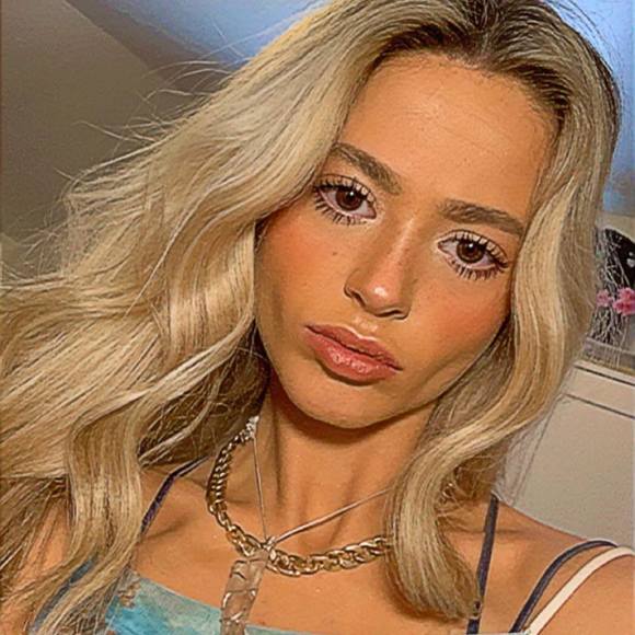 Profile Picture of Sam Hare (@sam_hare) on Poshmark