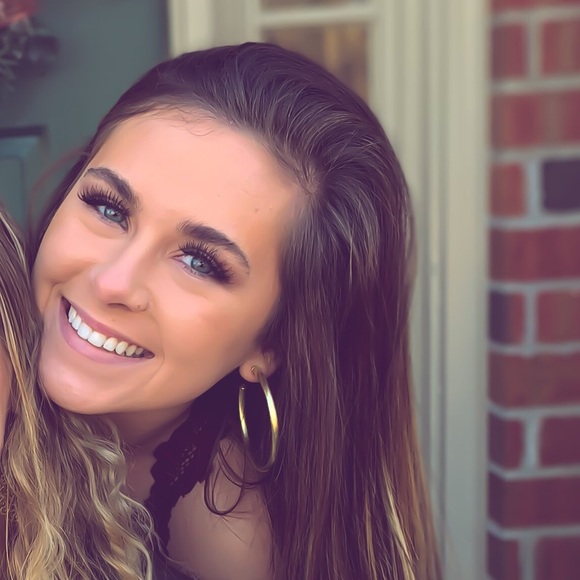 Profile Picture of Jaclyn Daniels (@jaclyndaniels) on Poshmark